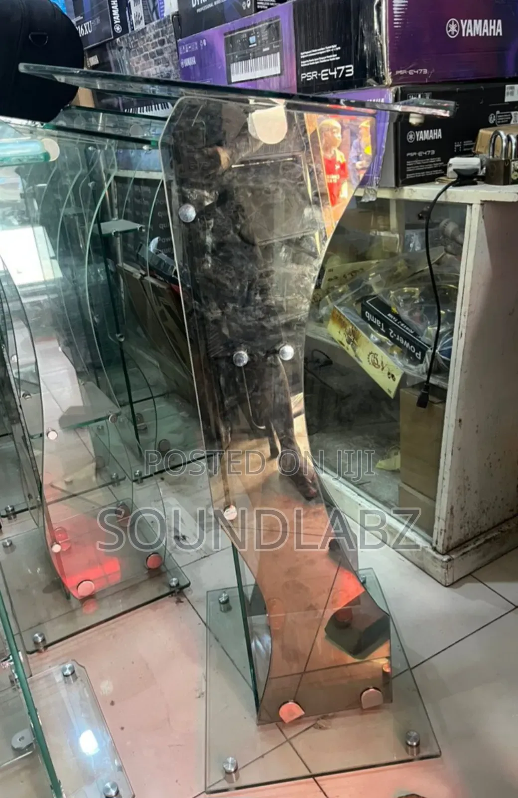 Faint Black Glass Pulpit
