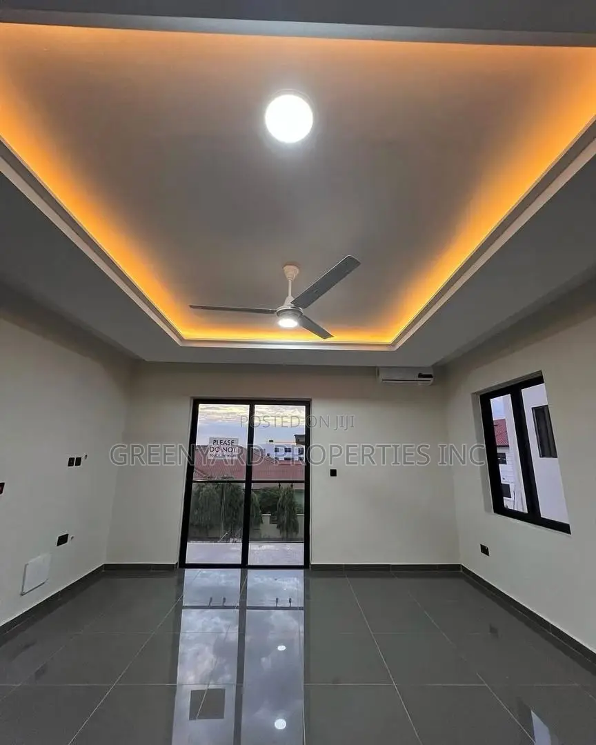 4bdrm House in Lakeside, Ashaley Botwe for sale