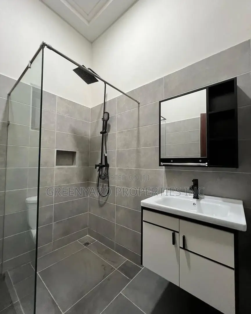 4bdrm House in Lakeside, Ashaley Botwe for sale