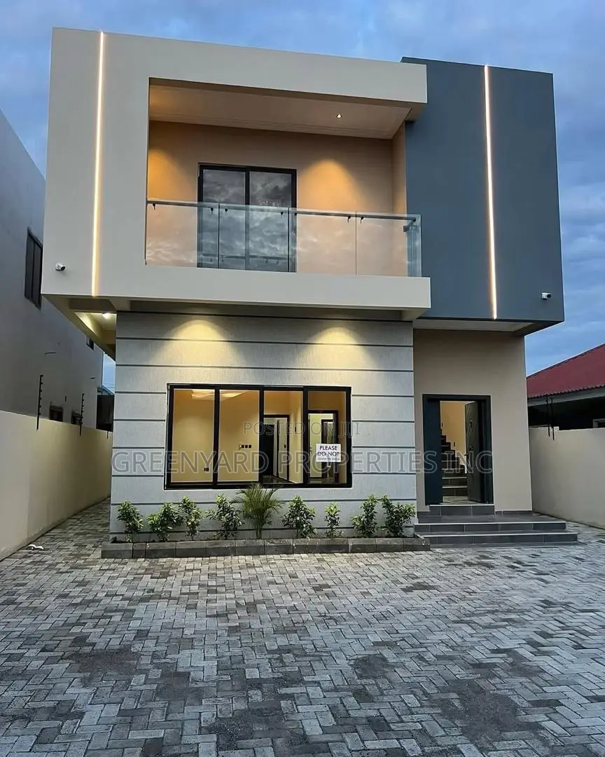 4bdrm House in Lakeside, Ashaley Botwe for sale