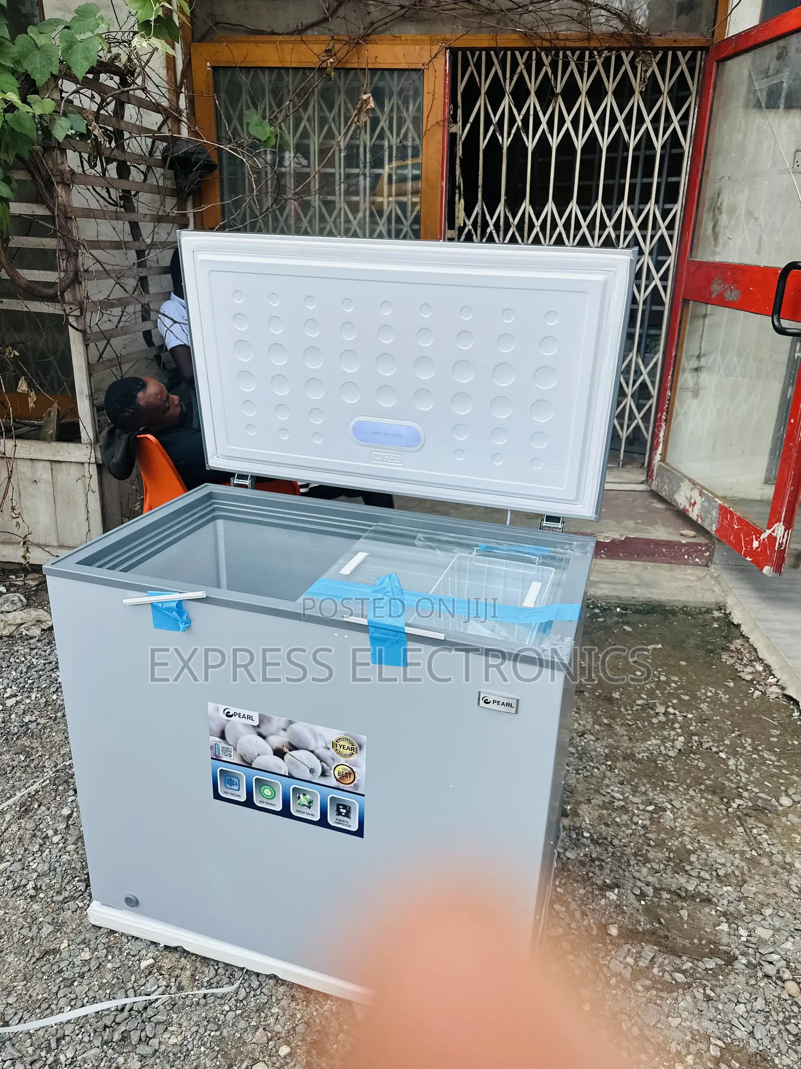 200l Chest Freezer Pearl PCF-2530-1a Single Door