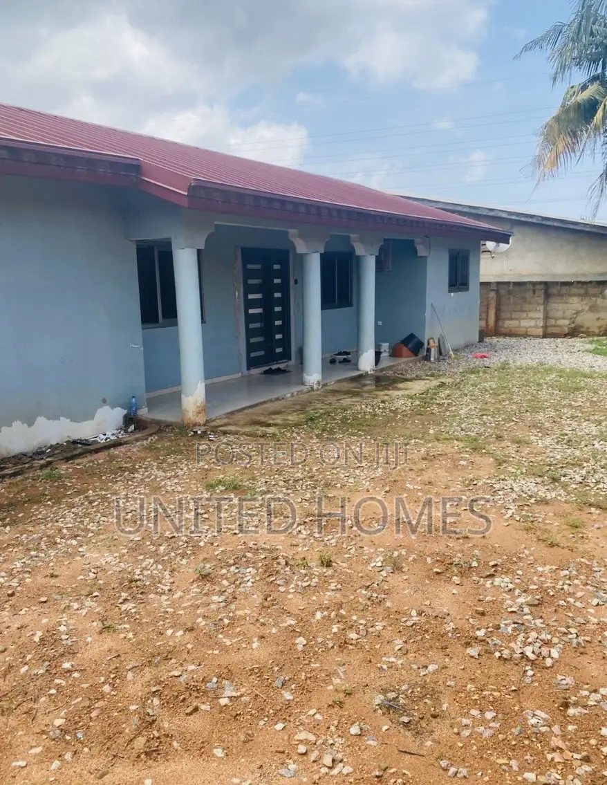 6bdrm House in West Hills Mall Area for sale