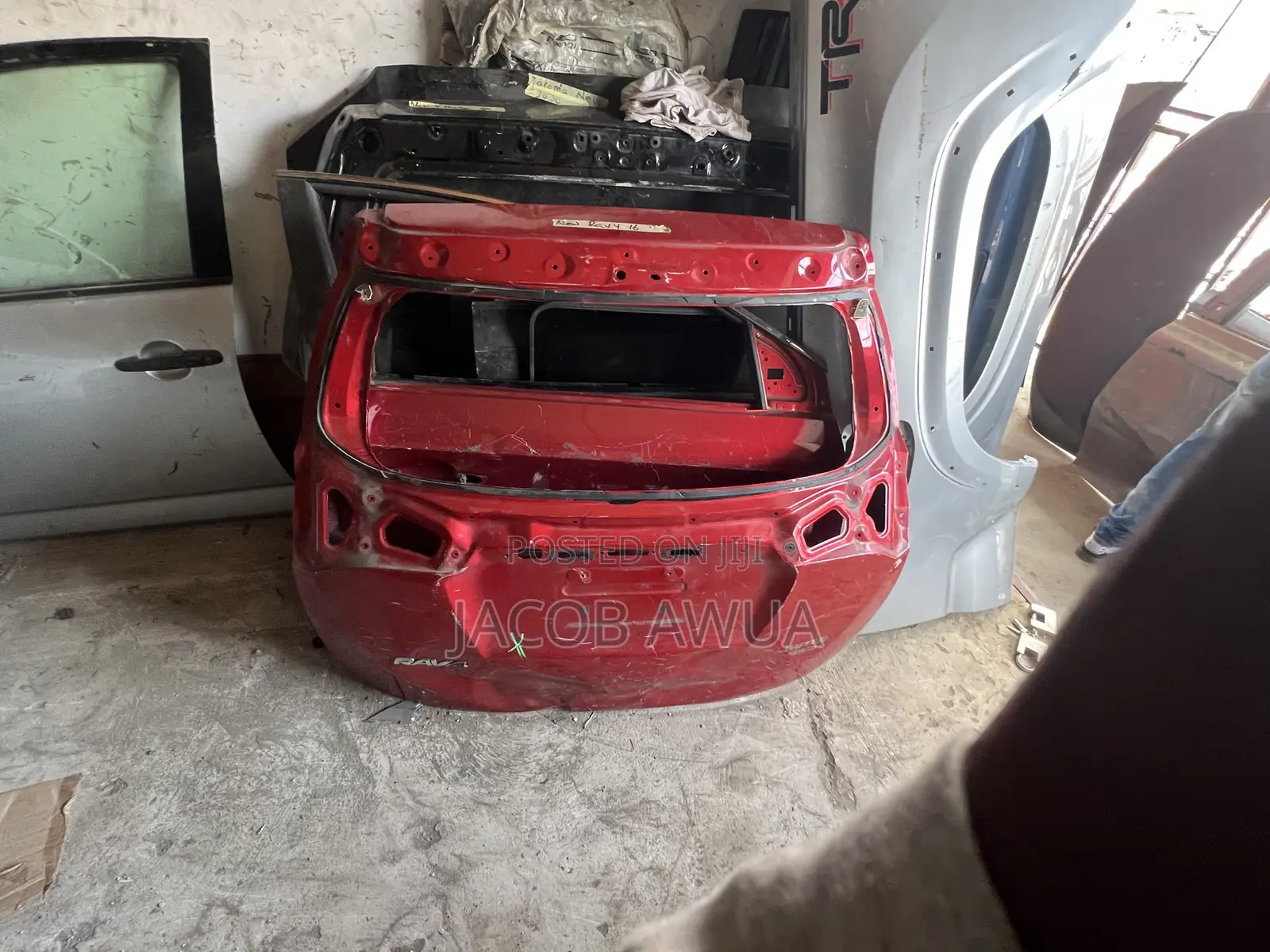 Tailgate-Toyota Rav-4 2016 Going Available