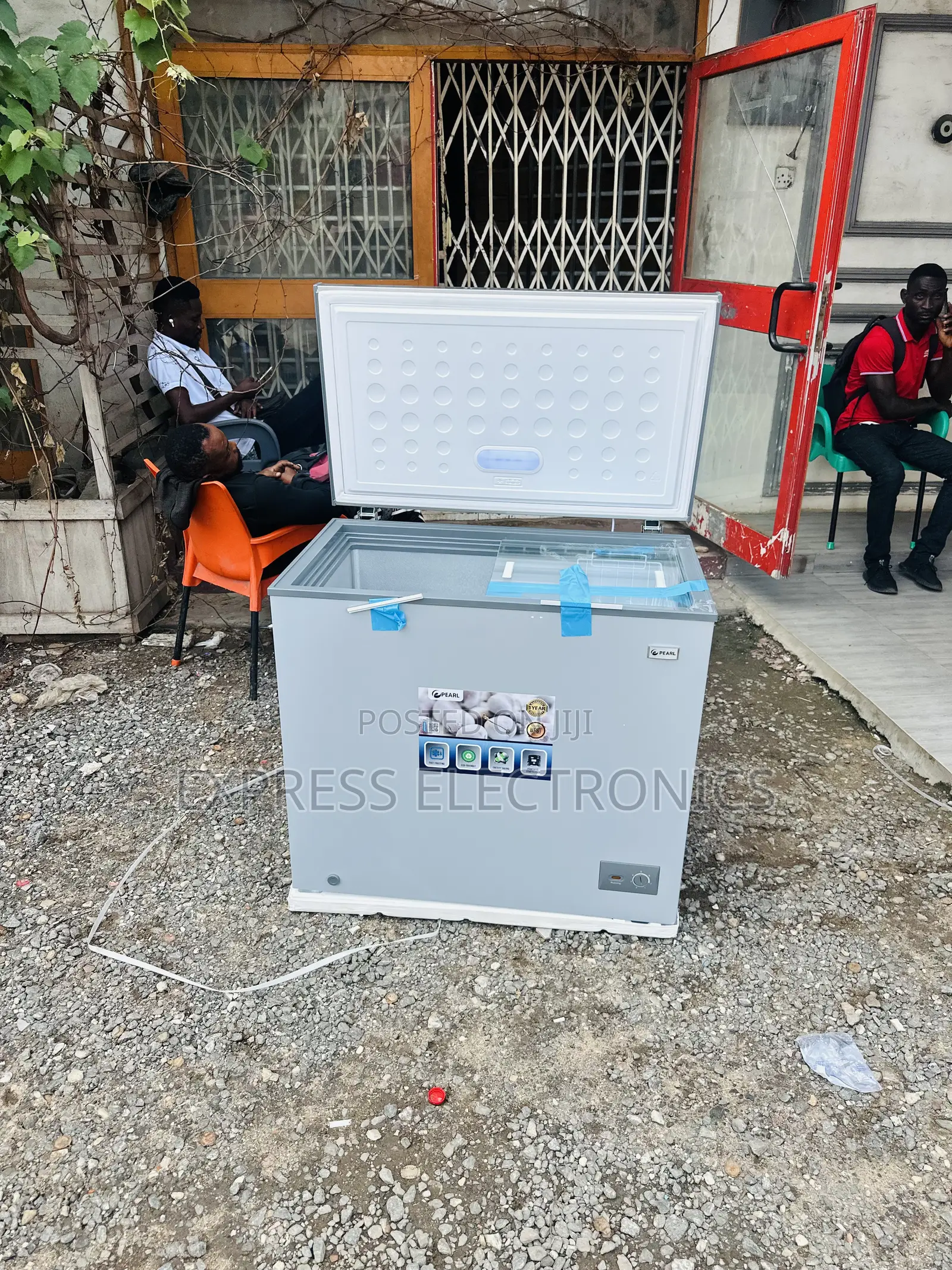 No Noise Operation Chest 200l Pearl Grey Color