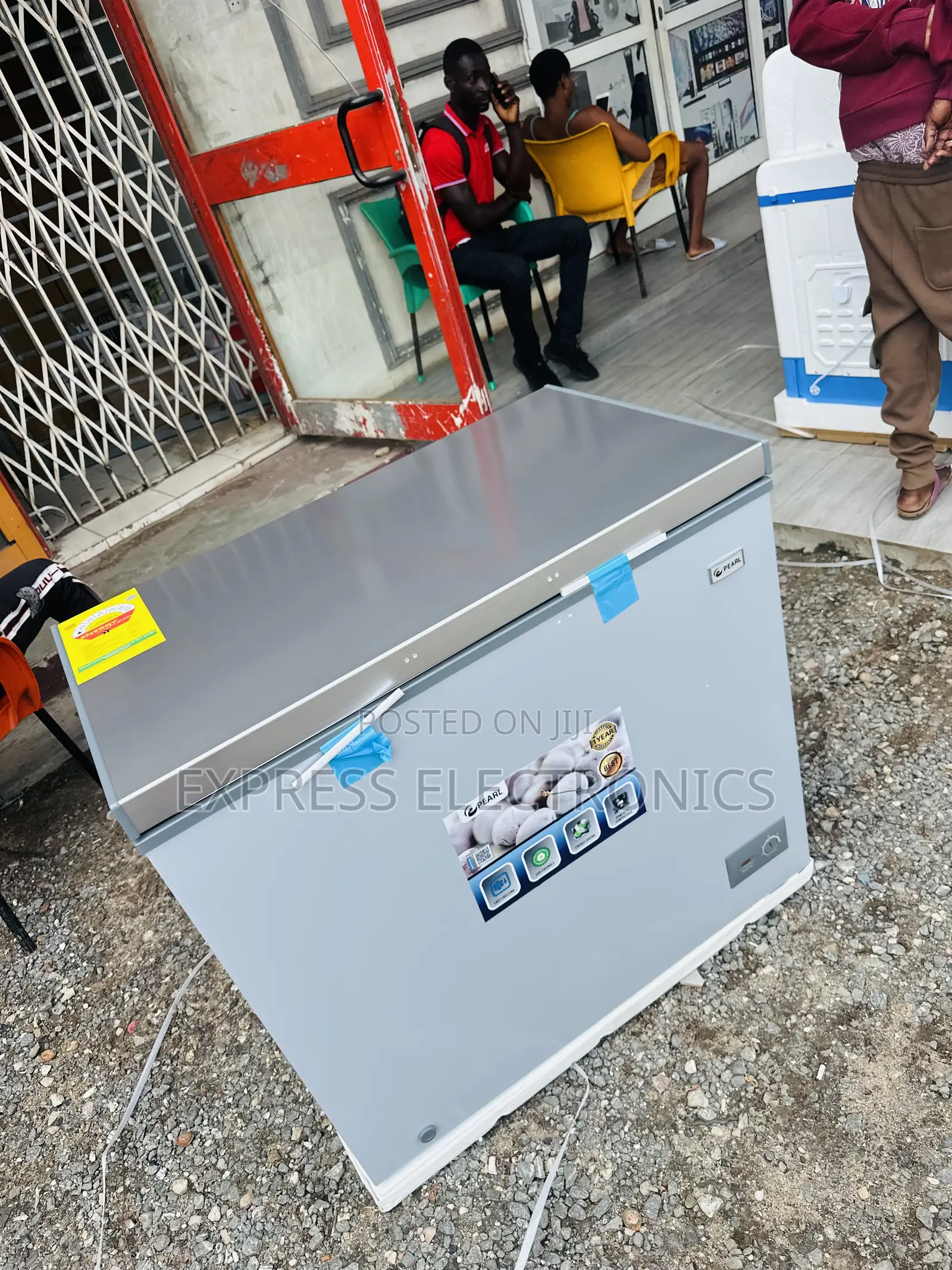 Hot Cake on Pearl 200l Chest Freezer Single Door