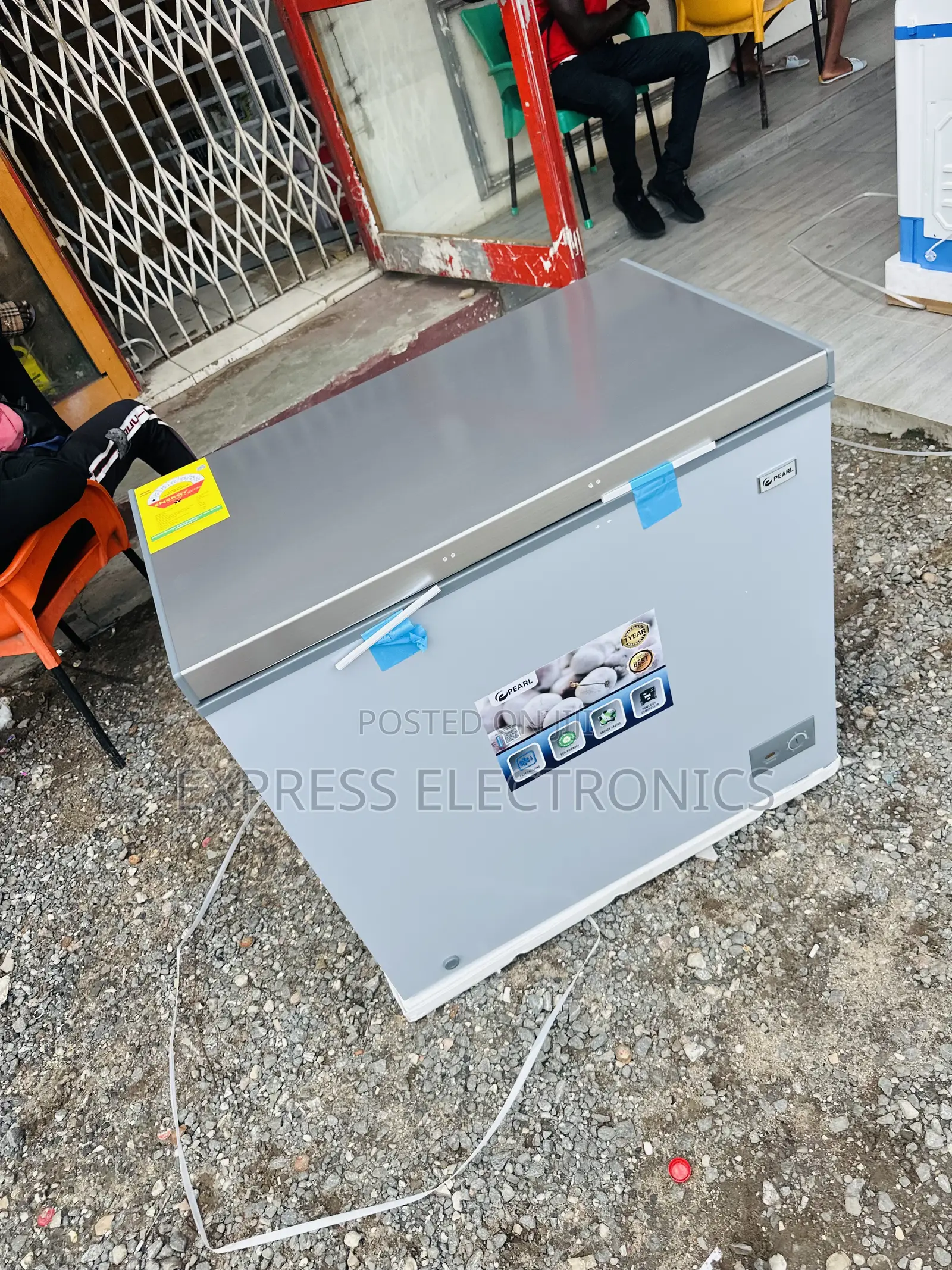 Ultra Modern Sleek Design Chest Freezer 200l Pearl