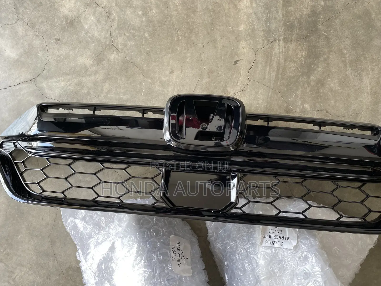 Cr-v 2020 to 2022 Topshells/Front Grille.