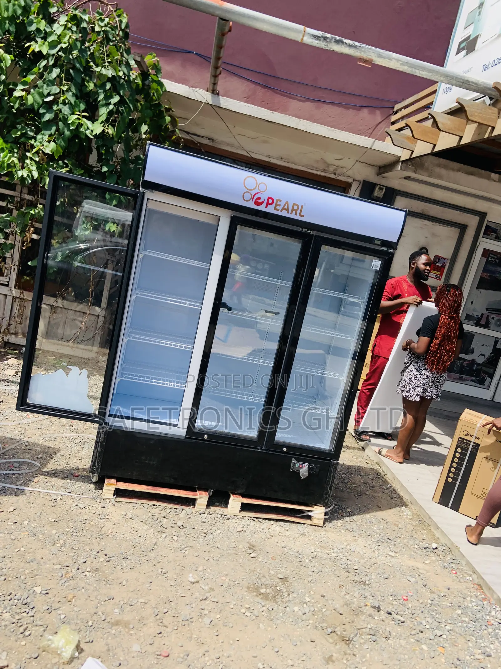 Unique 3 Doors Pearl Display PVC-150 Fast Fridge