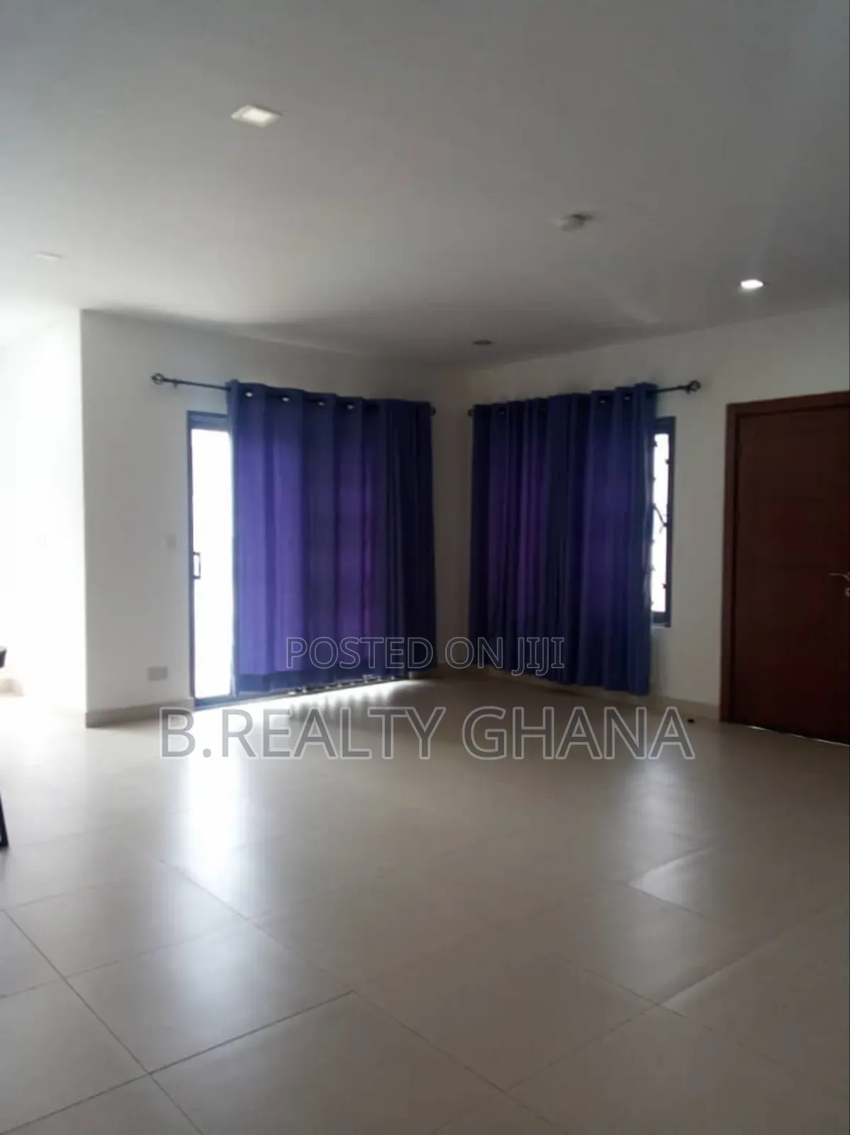 5bdrm Townhouse / Terrace in Airport Residential Area for rent