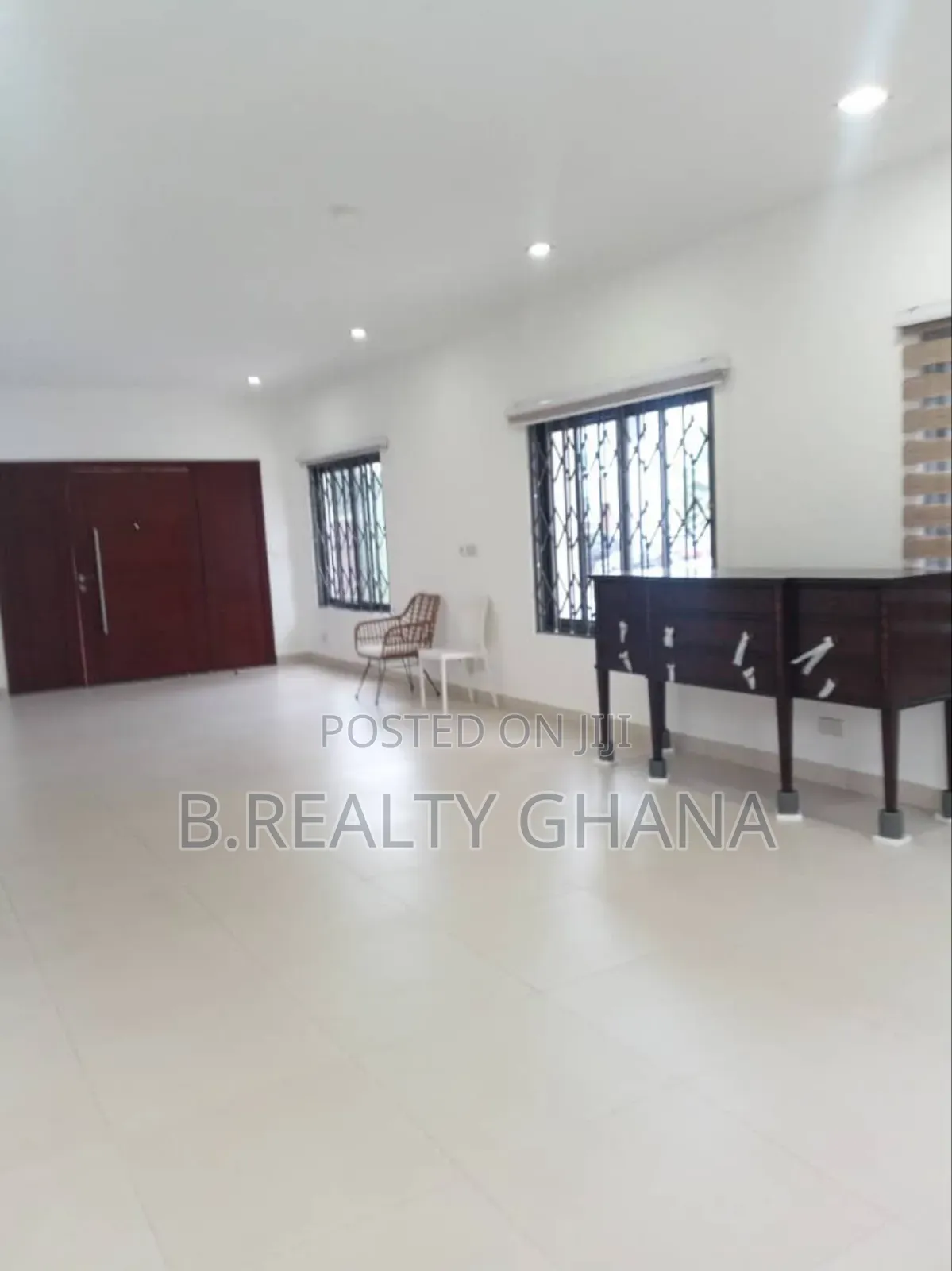 5bdrm Townhouse / Terrace in Airport Residential Area for rent