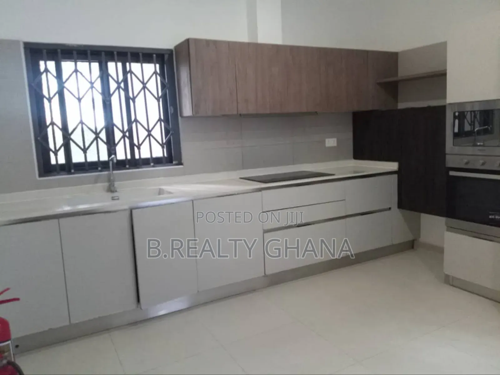 5bdrm Townhouse / Terrace in Airport Residential Area for rent
