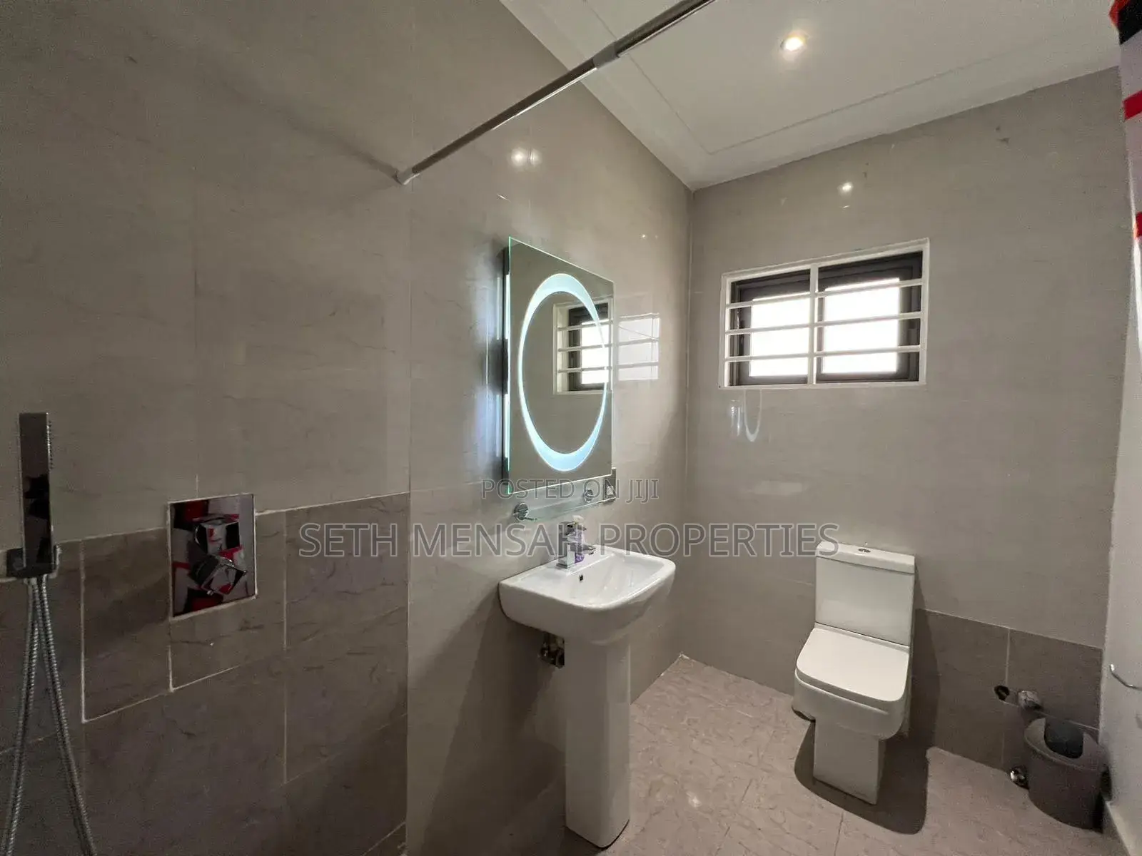 Furnished 5bdrm House in Adjiriganor for sale