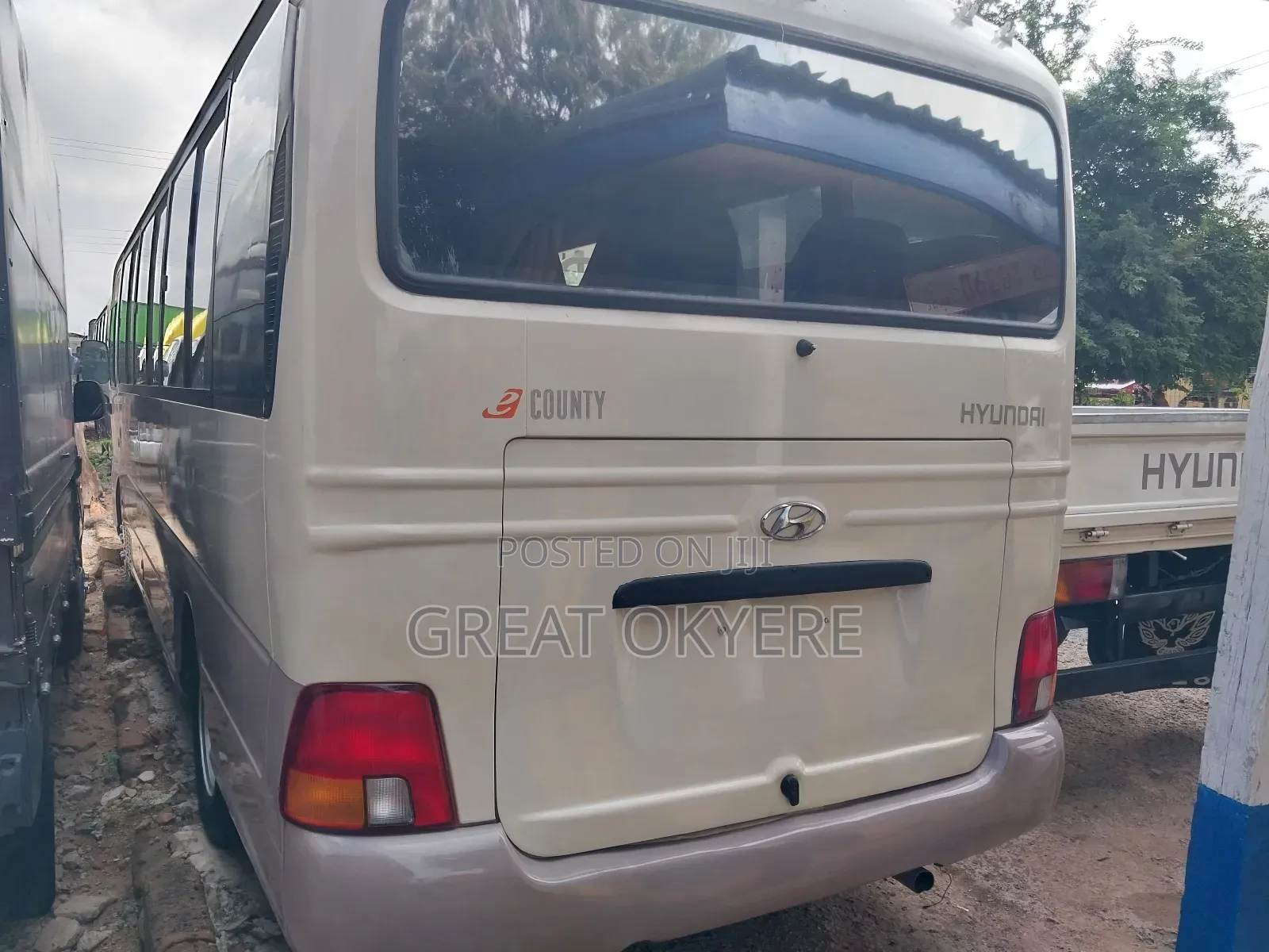 Hyundai County 2012 Beige