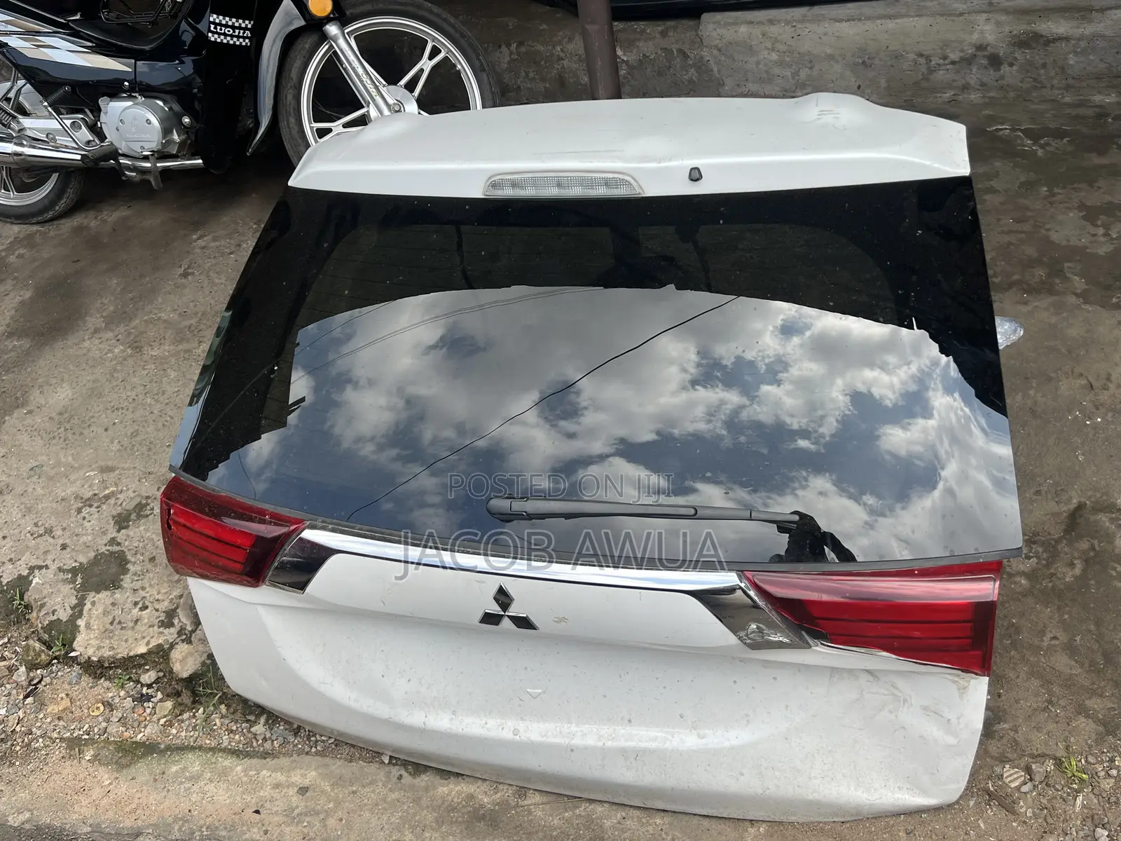 Mitsubishi Outlander 2015 Tailgate Complete Available