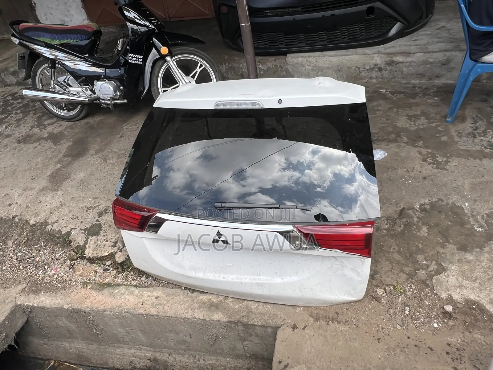 Mitsubishi Outlander 2015 Tailgate Complete Available