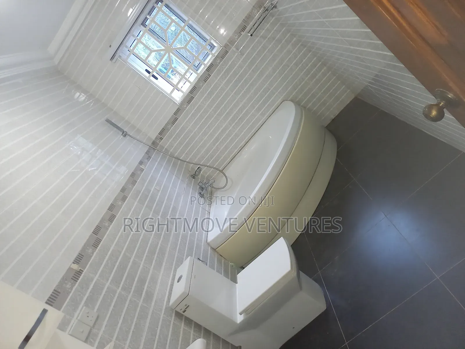 5 Master Bedrooms House at Fijai