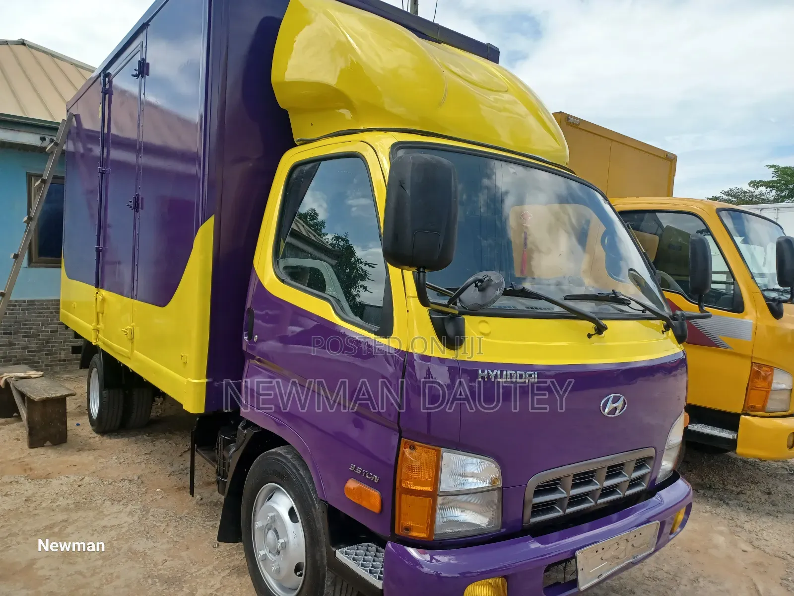 Hyundai Mighty Container Perple