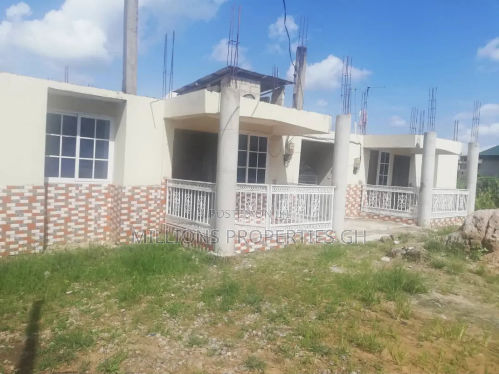 6bdrm House in Millions Properties, Kumasi Metropolitan for sale