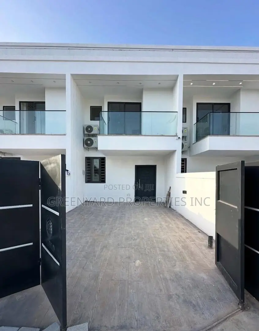 2bdrm Townhouse/Terrace in Botwe for sale