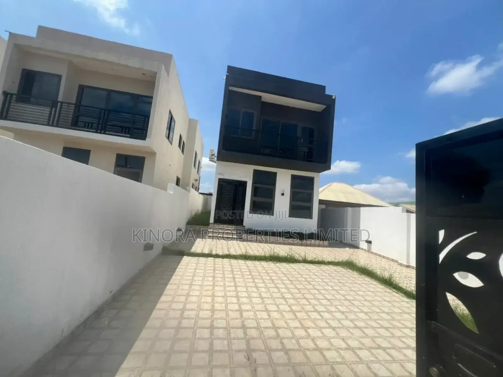 4bdrm Duplex in Gbetsile, Tema Metropolitan for sale