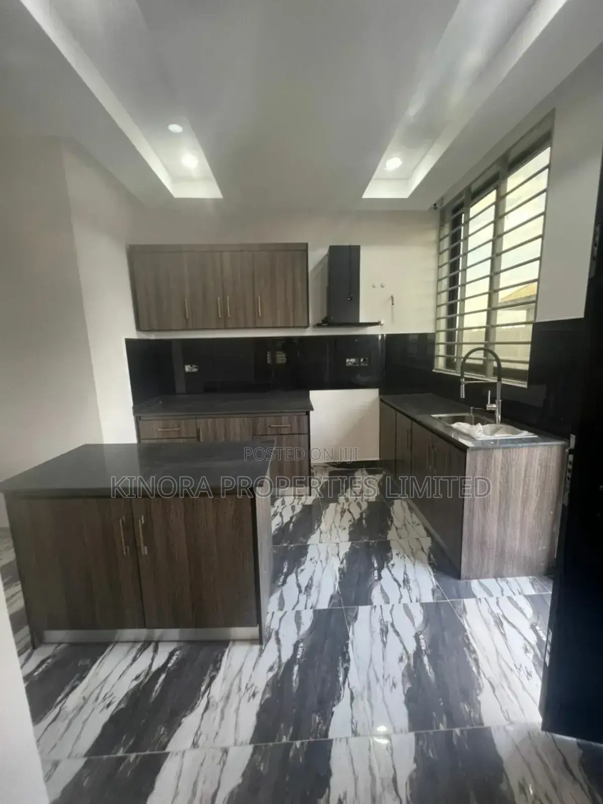 4bdrm Duplex in Gbetsile, Tema Metropolitan for sale