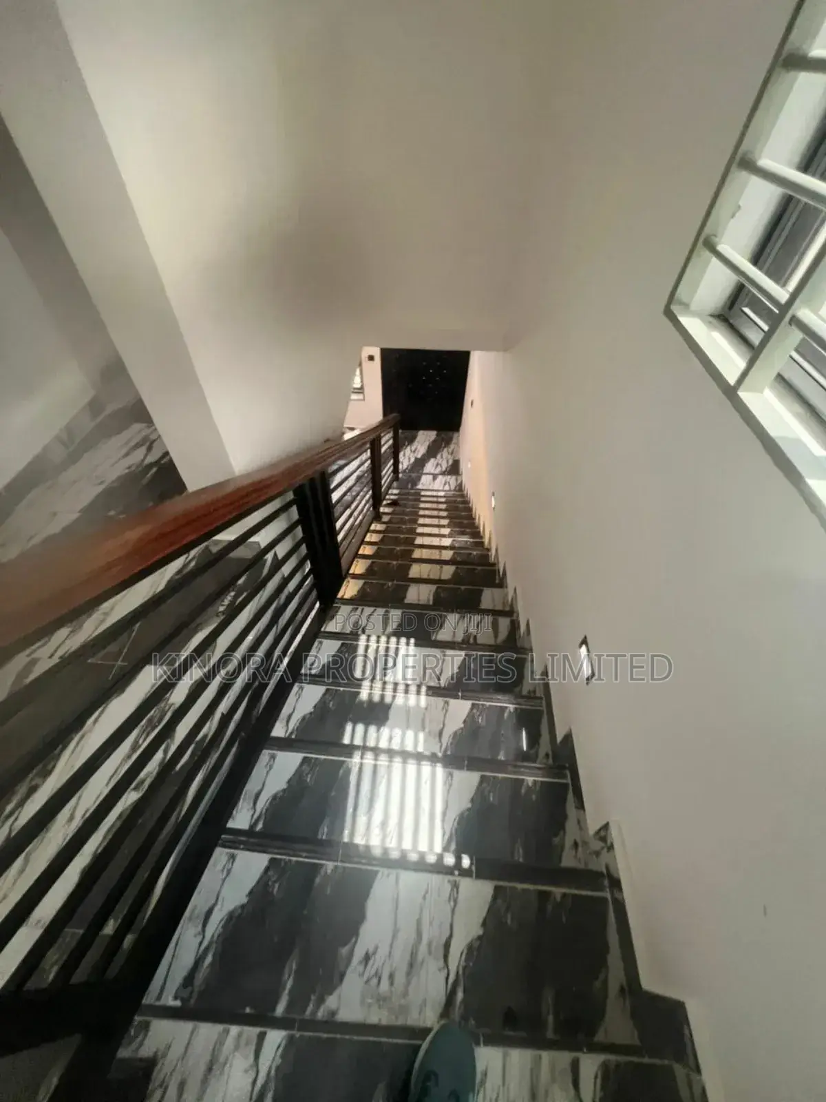 4bdrm Duplex in Gbetsile, Tema Metropolitan for sale