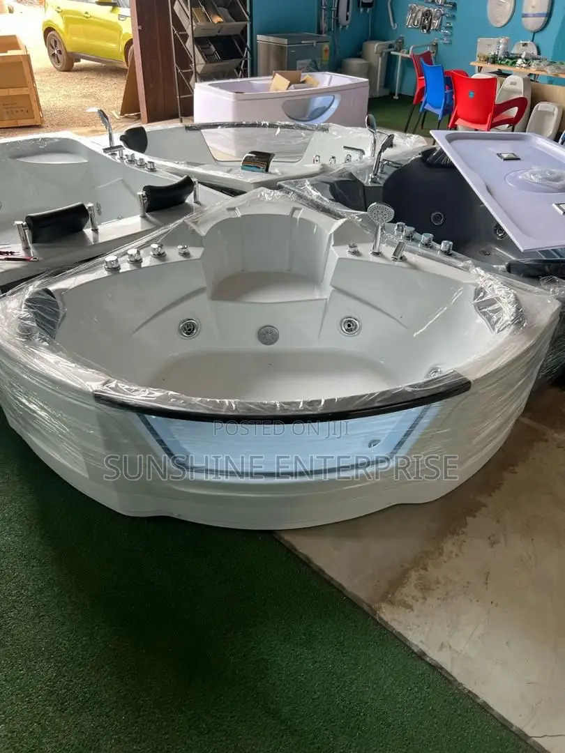 Corner Jacuzzi