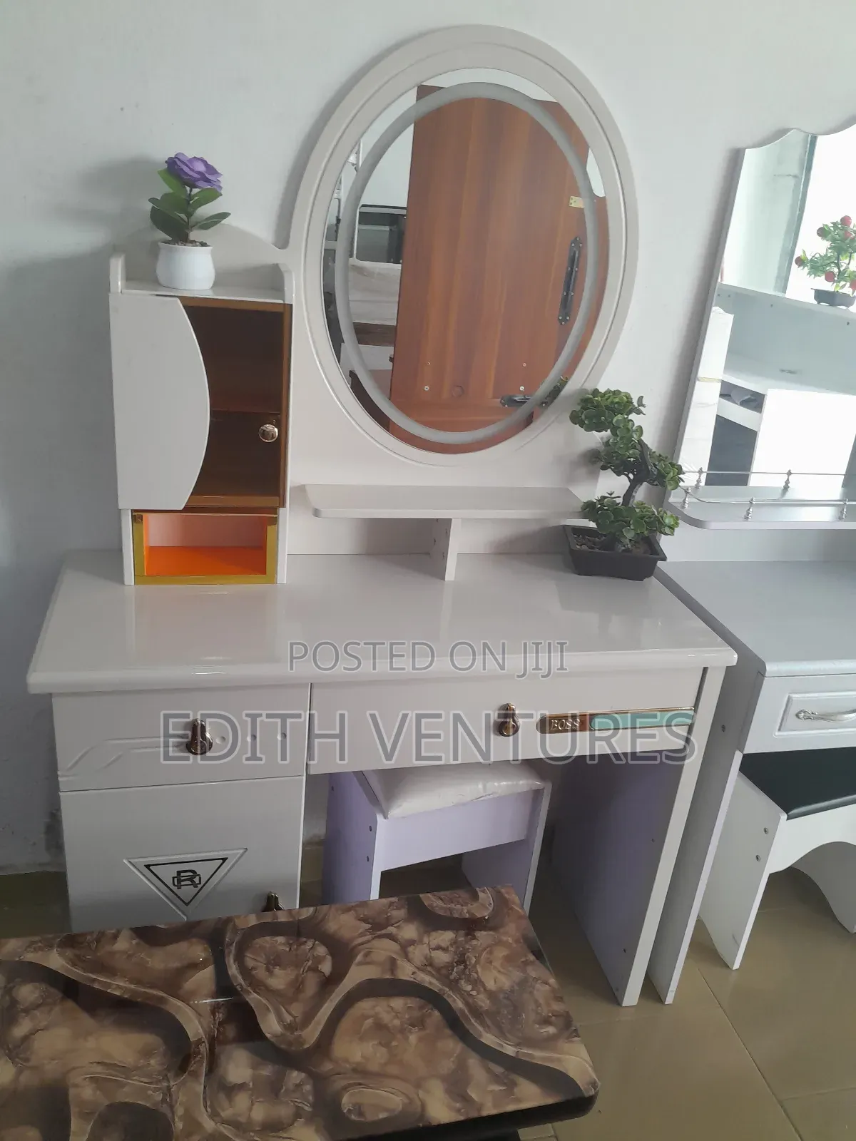 Knoll Dresser +Light