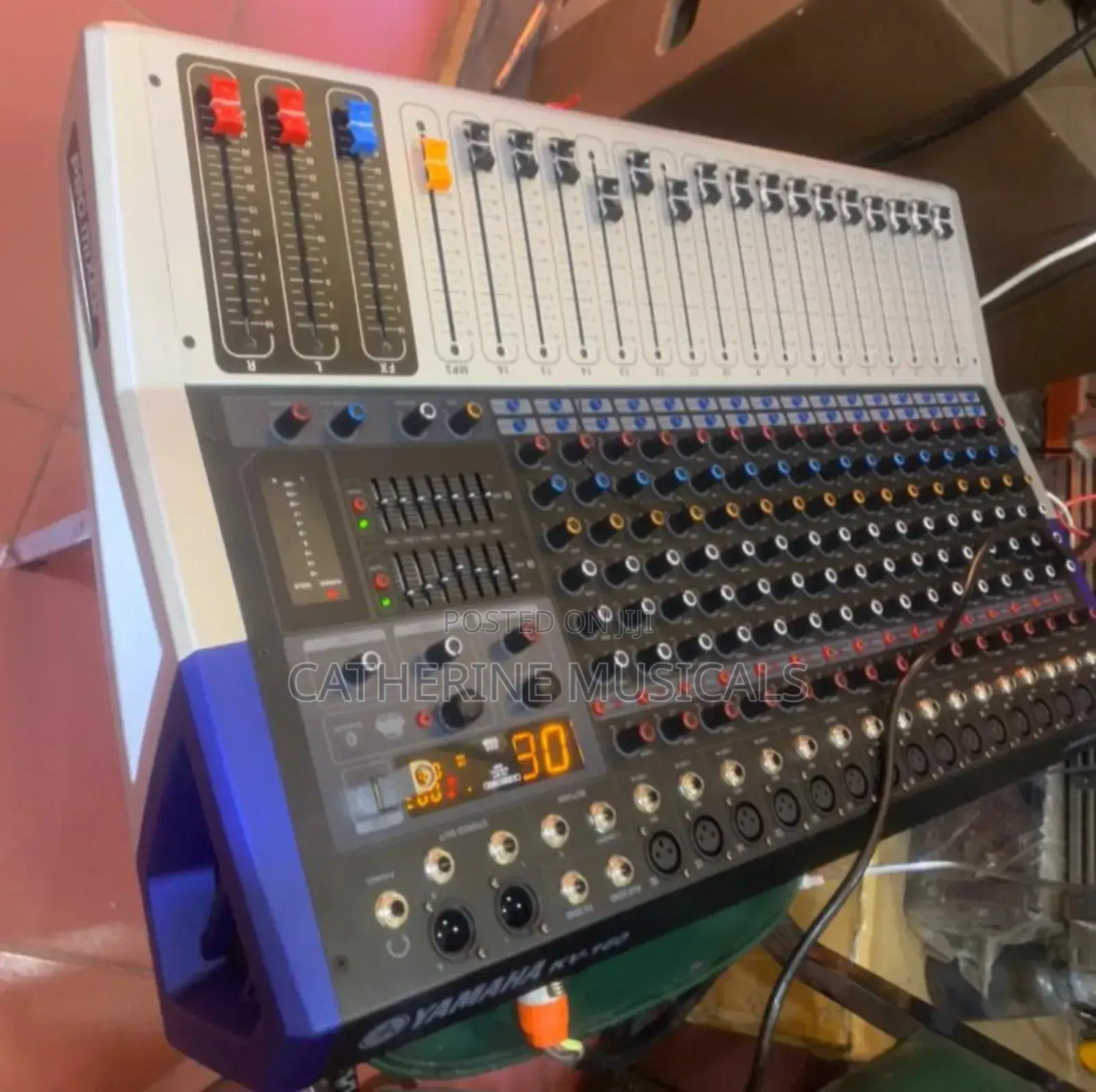 Yamaha Kv160 16channel Powered Mixer