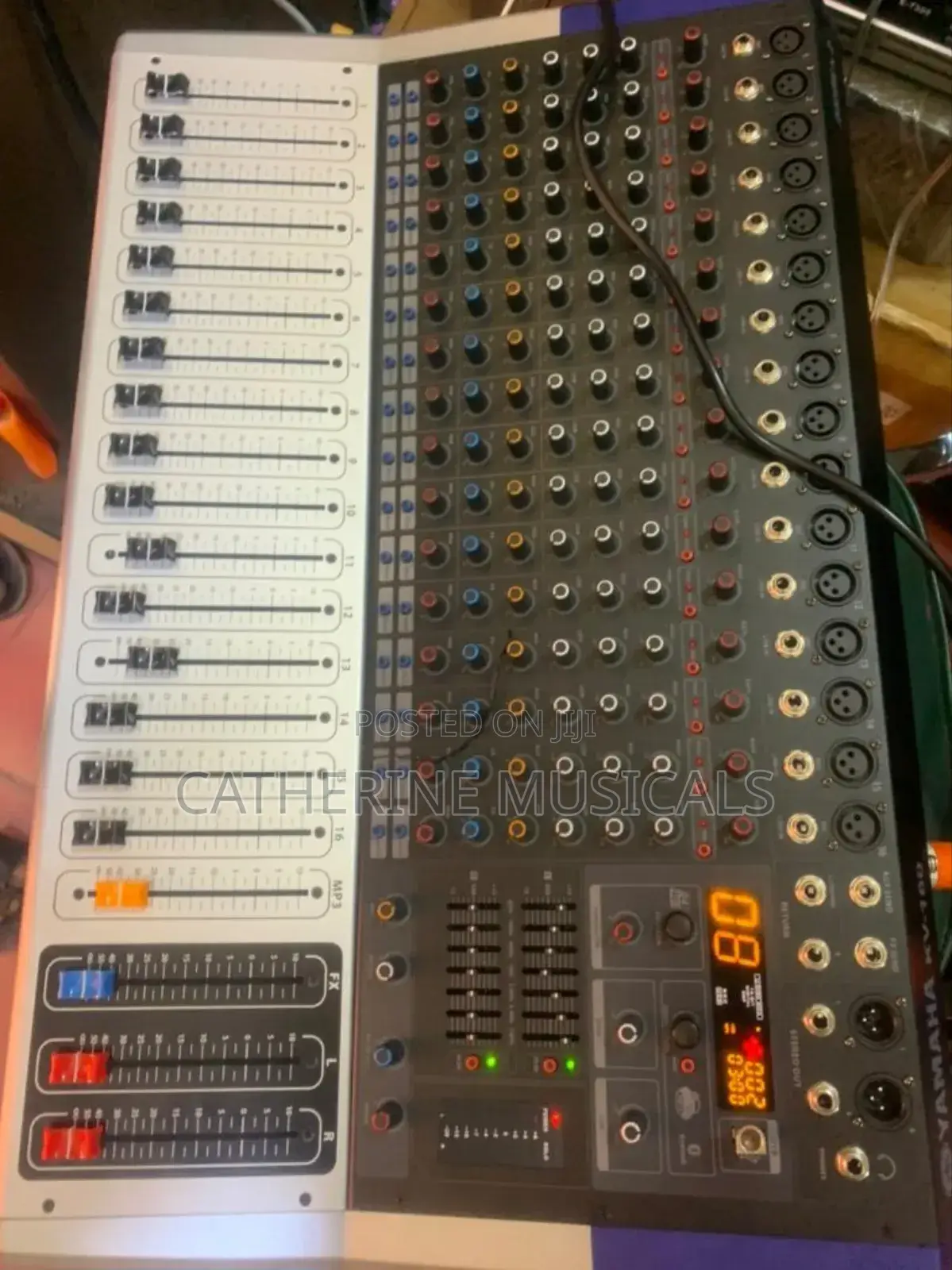 Yamaha Kv160 16channel Powered Mixer
