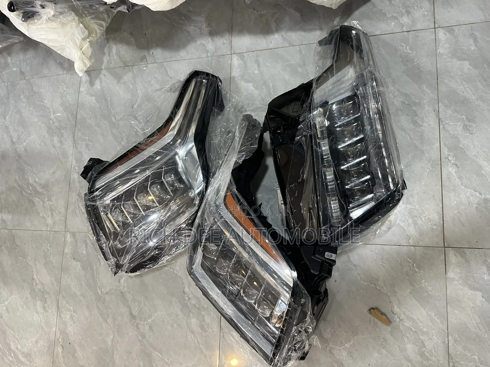Cadillac Escalade 2018 Headlight Pair Available
