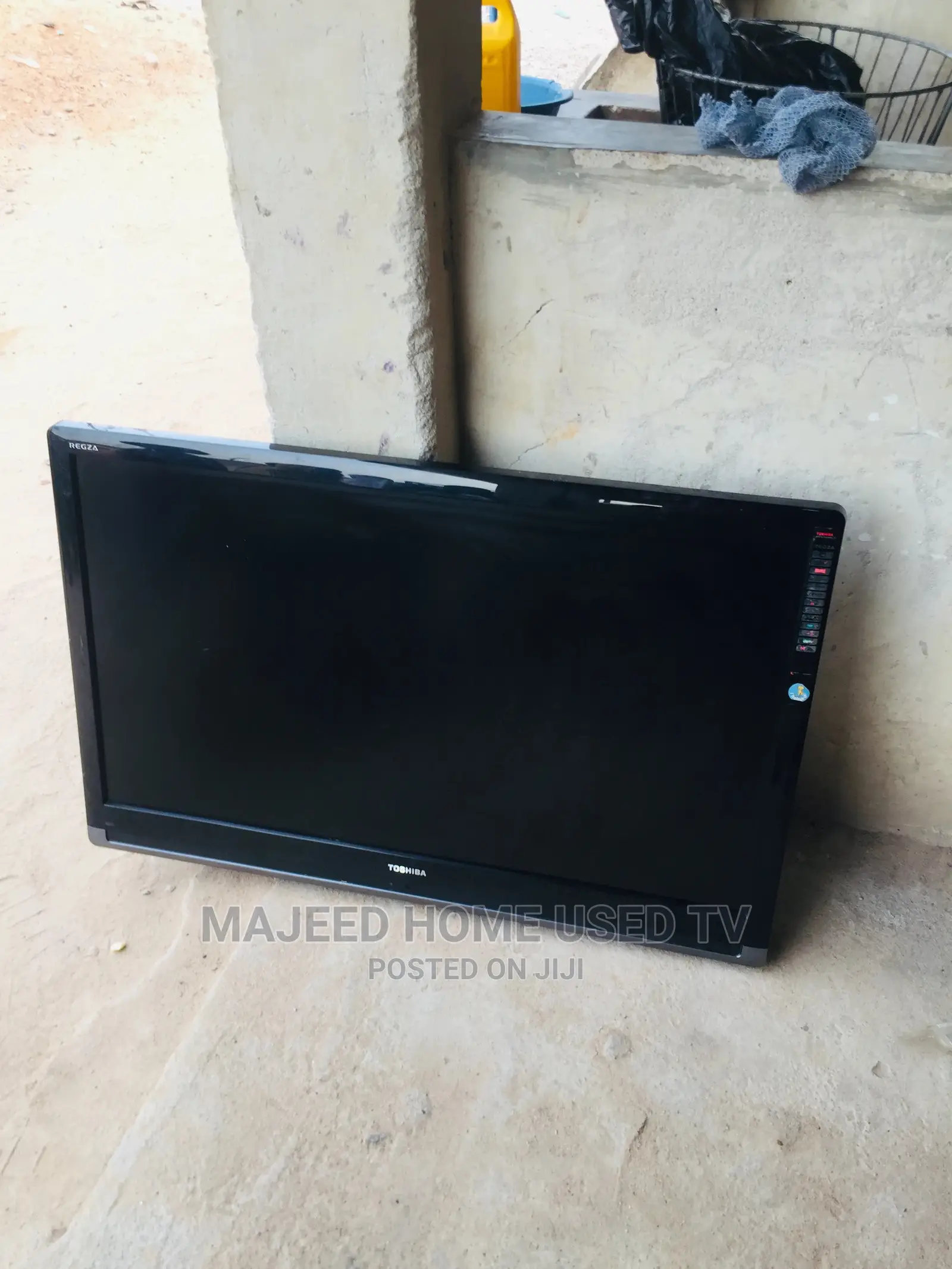 42inches Toshiba Lcd Digital Tv
