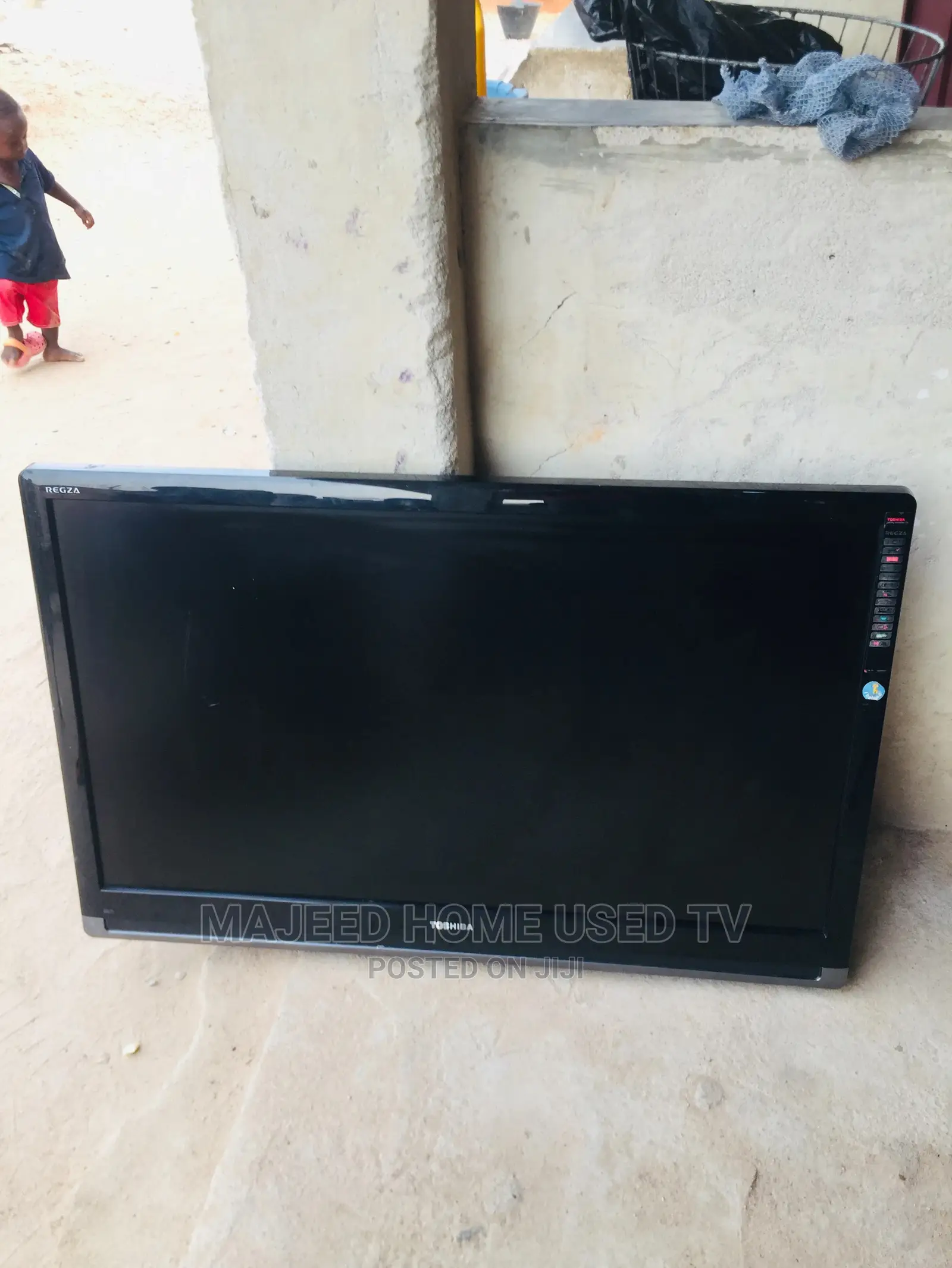 42inches Toshiba Lcd Digital Tv
