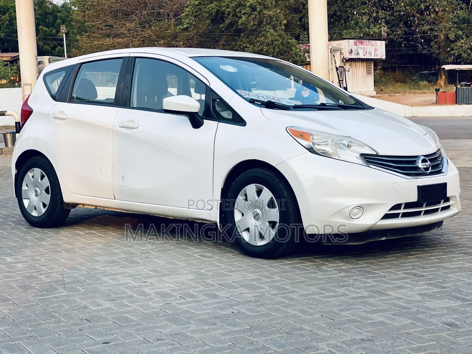 Nissan Versa 1.6 SV 2016 White