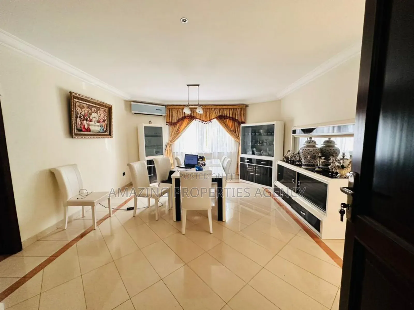 5bdrm Mansion in Adjiriganor for sale