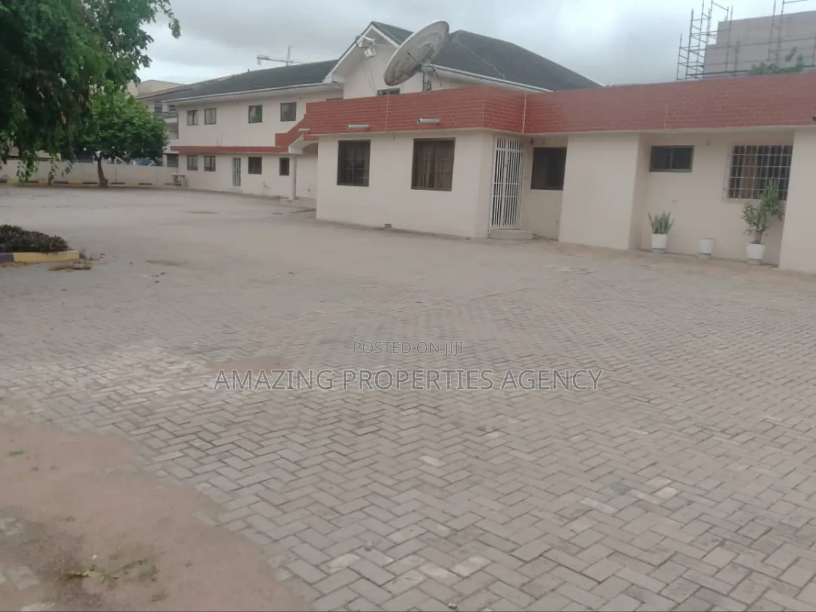 20bdrm House in Airport Residential Area for rent