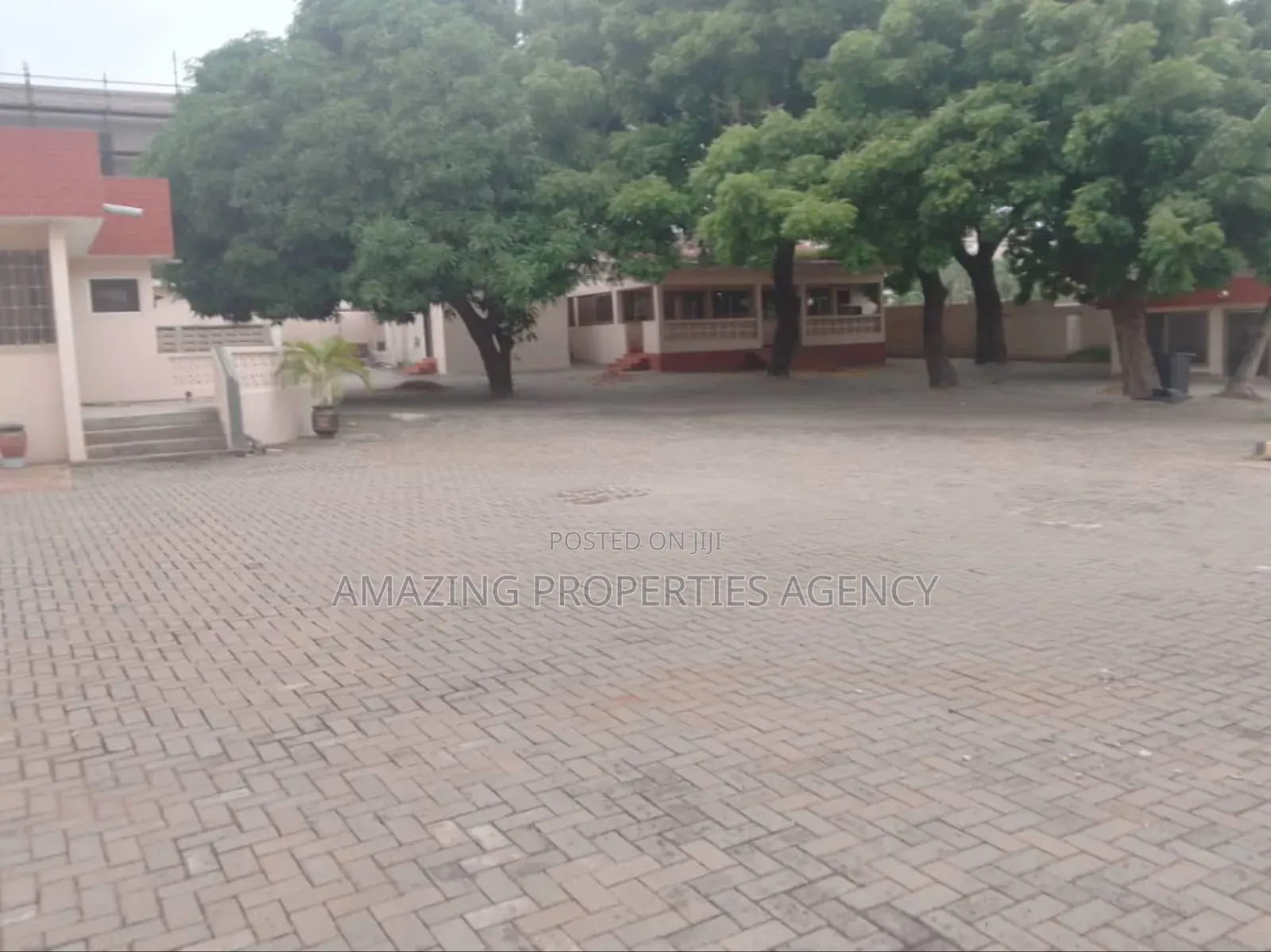 20bdrm House in Airport Residential Area for rent