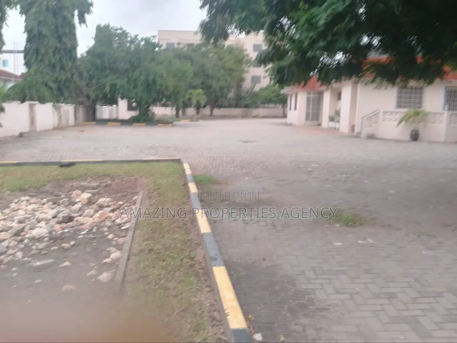 20bdrm House in Airport Residential Area for rent