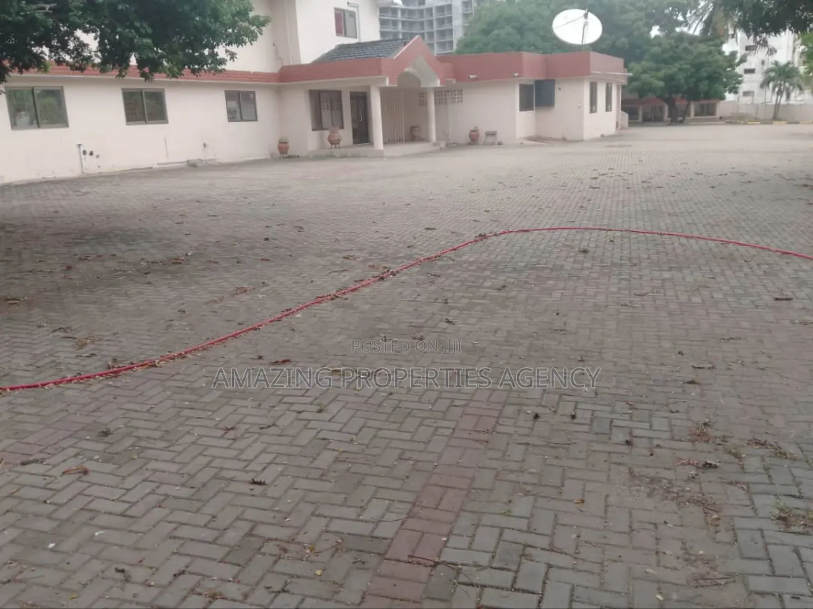20bdrm House in Airport Residential Area for rent