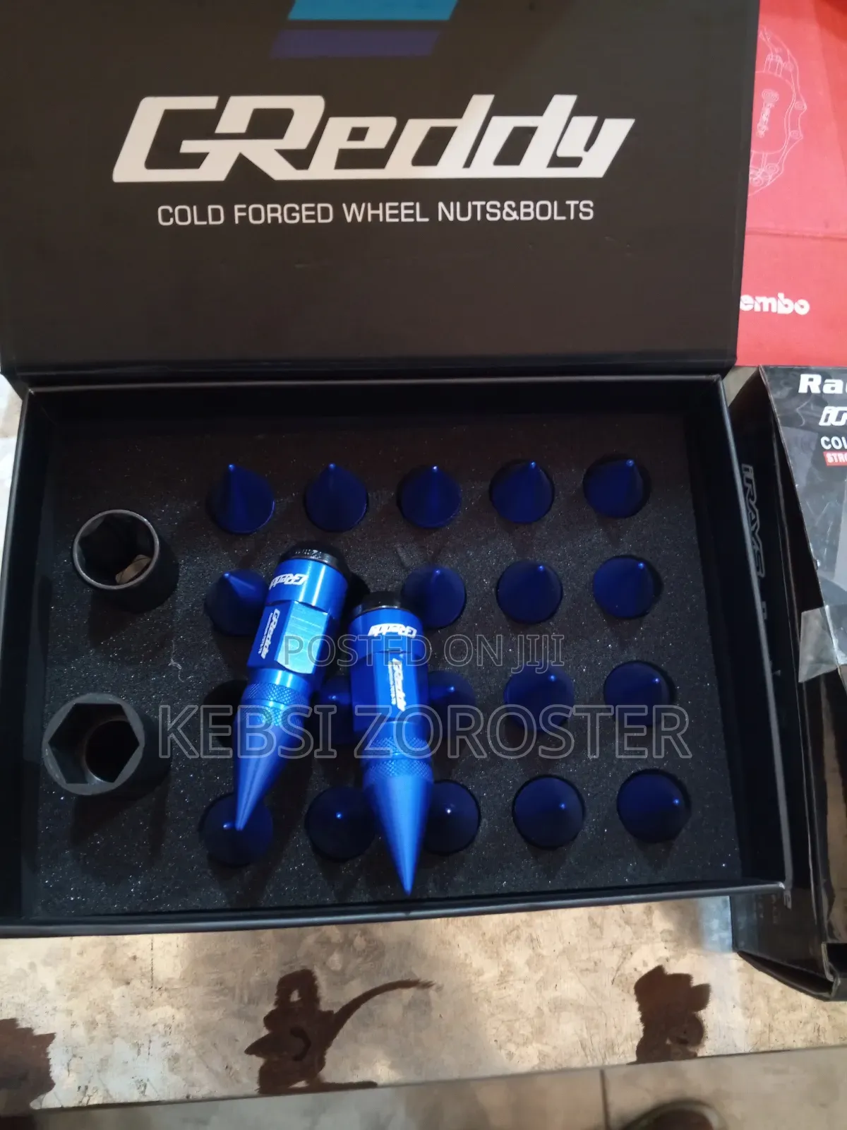 Wheel Nuts in Different Colors for Sale