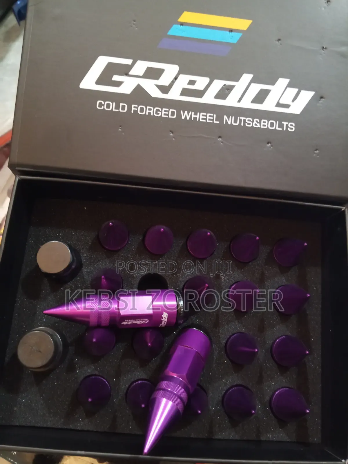 Wheel Nuts in Different Colors for Sale