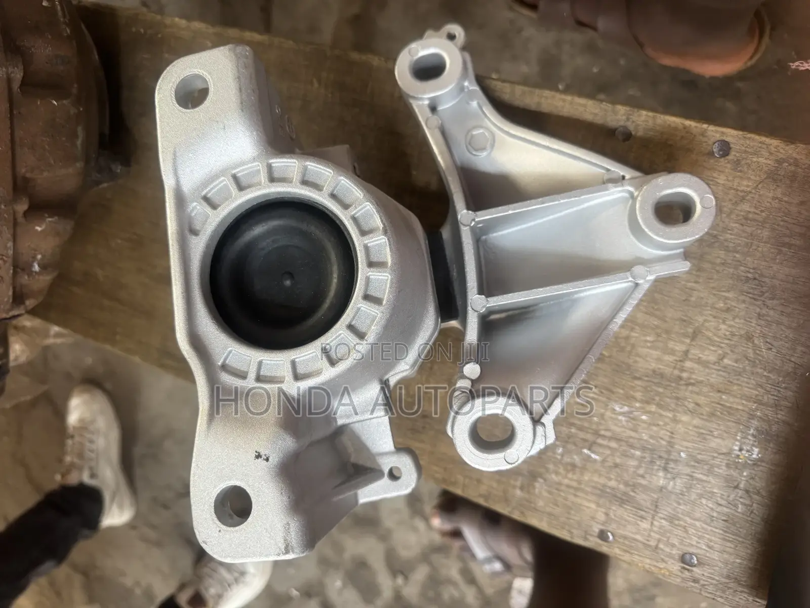 Honda CRV 2018 Gear Box Seat/Transmission Mount.