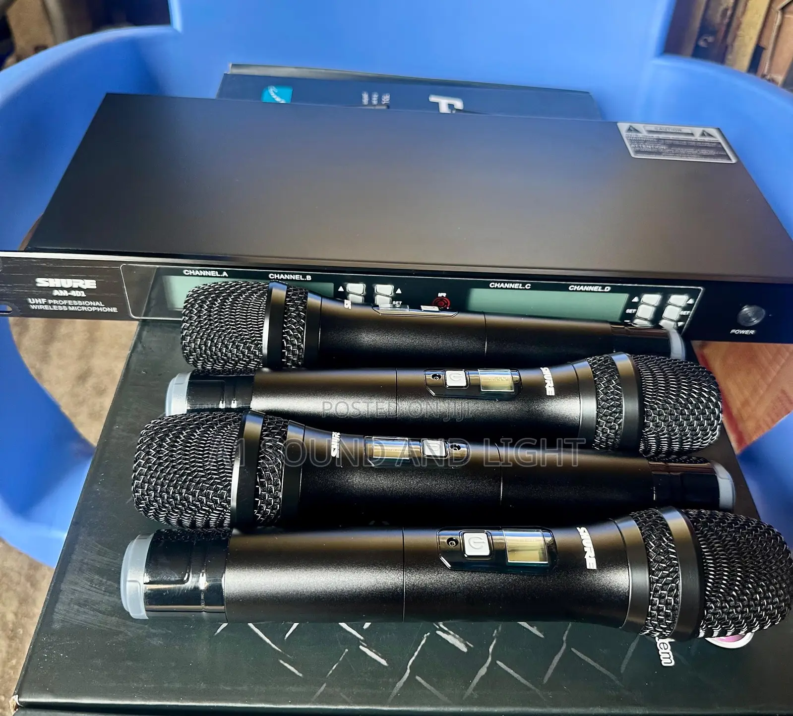 Shure 4-in-1 Wireless Digital Microphone Set [Am-401]