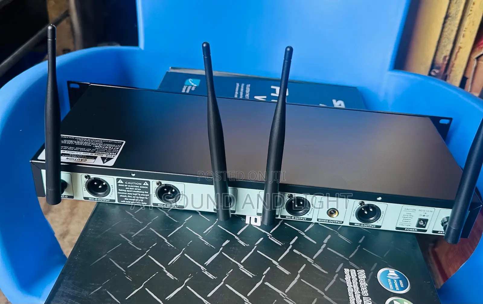 Shure 4-in-1 Wireless Digital Microphone Set [Am-401]