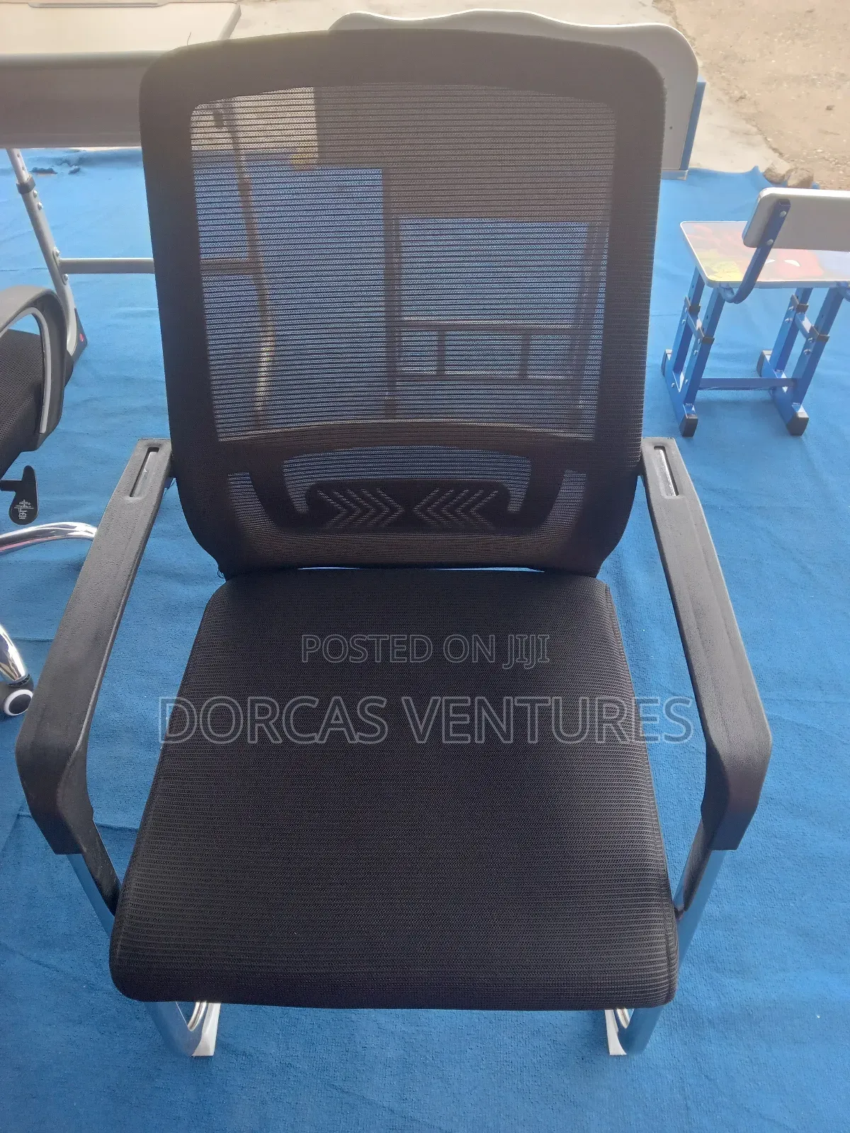 Minimalist Visitor Seat