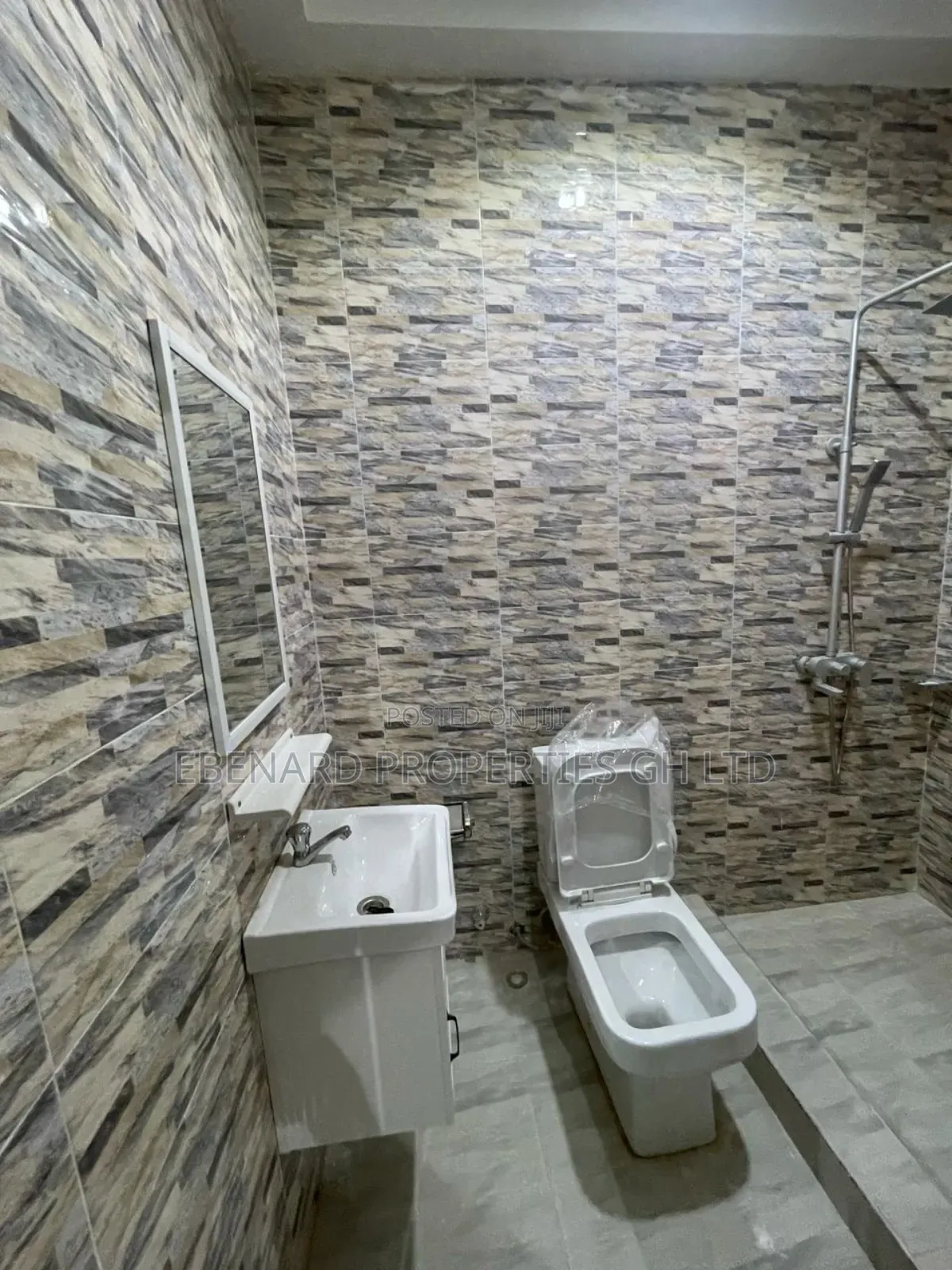 2bdrm Apartment in Benard Properties, Sakumono for rent