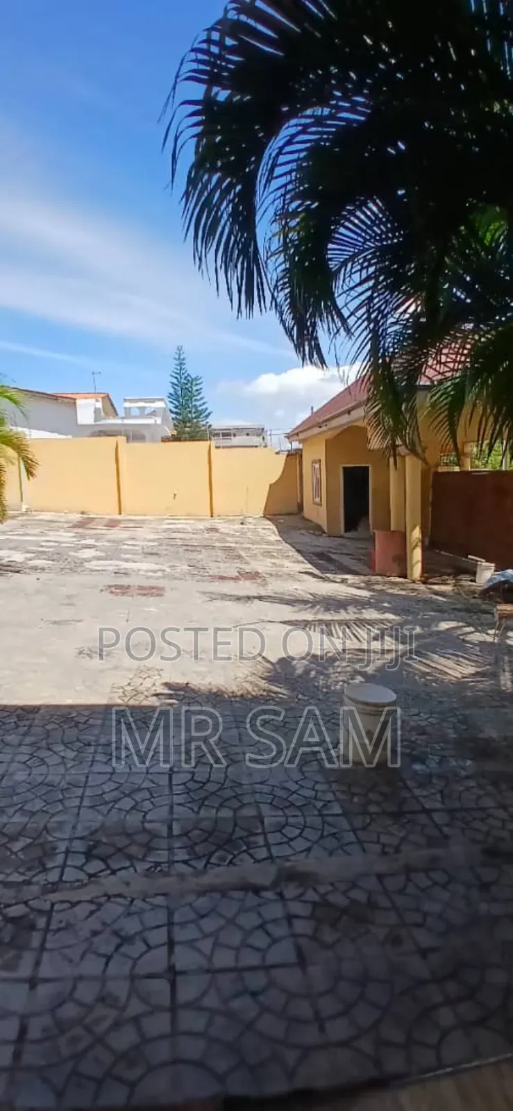 20bdrm House in Sam Properties, West Hills Mall Area for rent