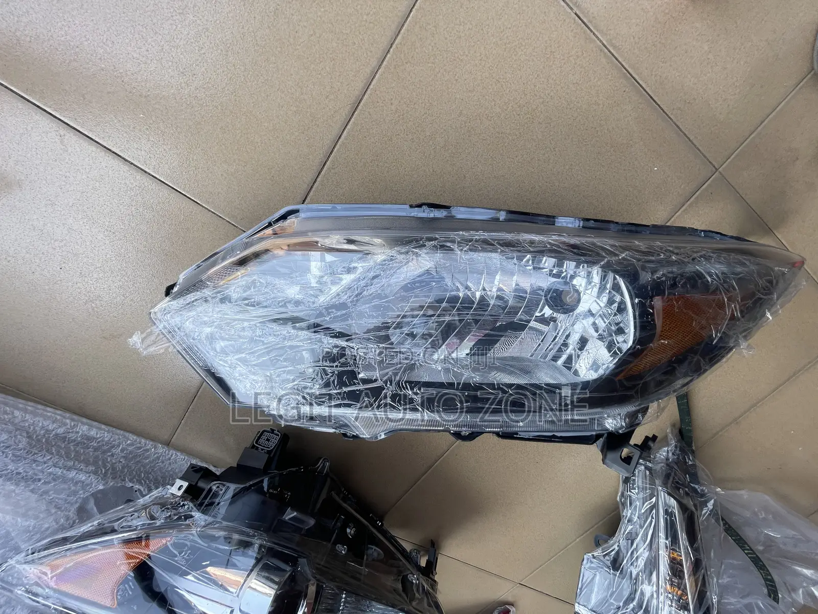 Honda HRV 2017,2018,2019,2020 Headlight Available
