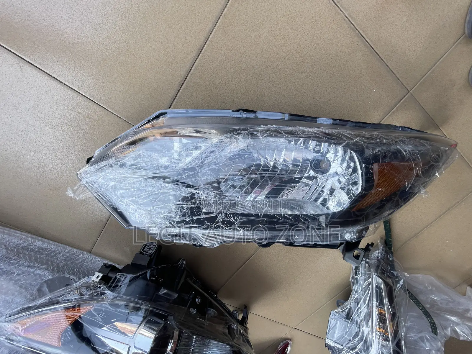 Honda HRV 2017,2018,2019,2020 Headlight Available