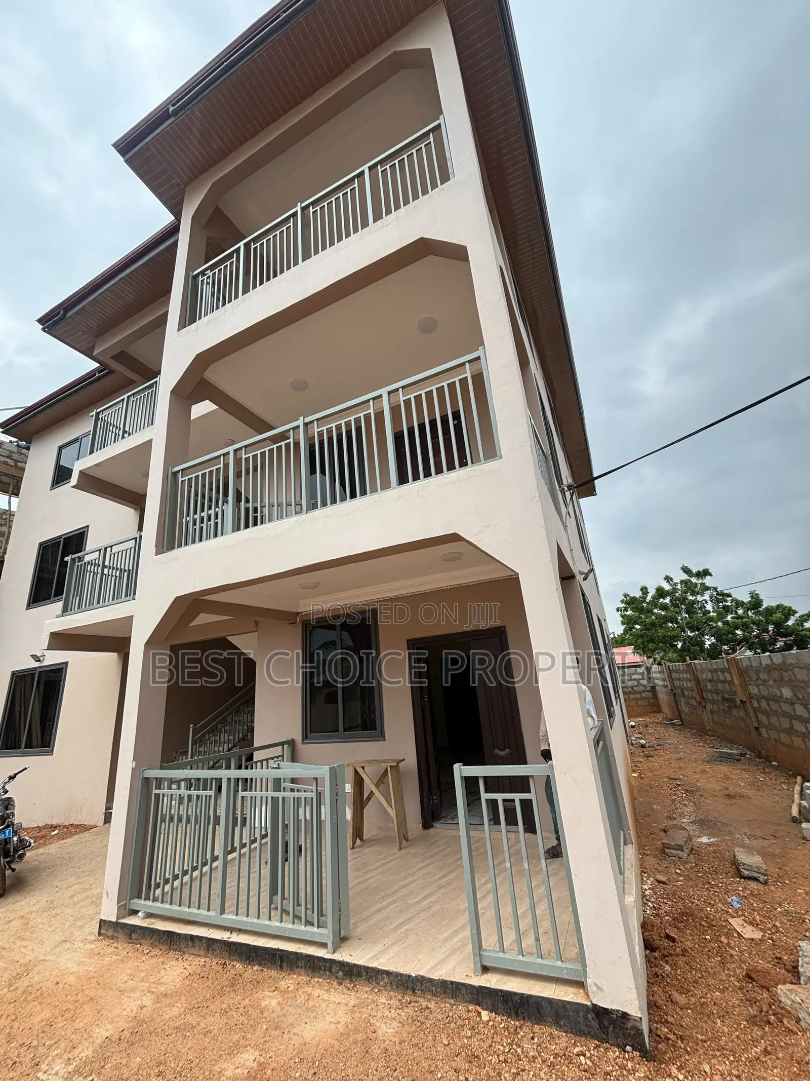3bdrm Apartment in Community 8 Police, Lake Side Estate for rent
